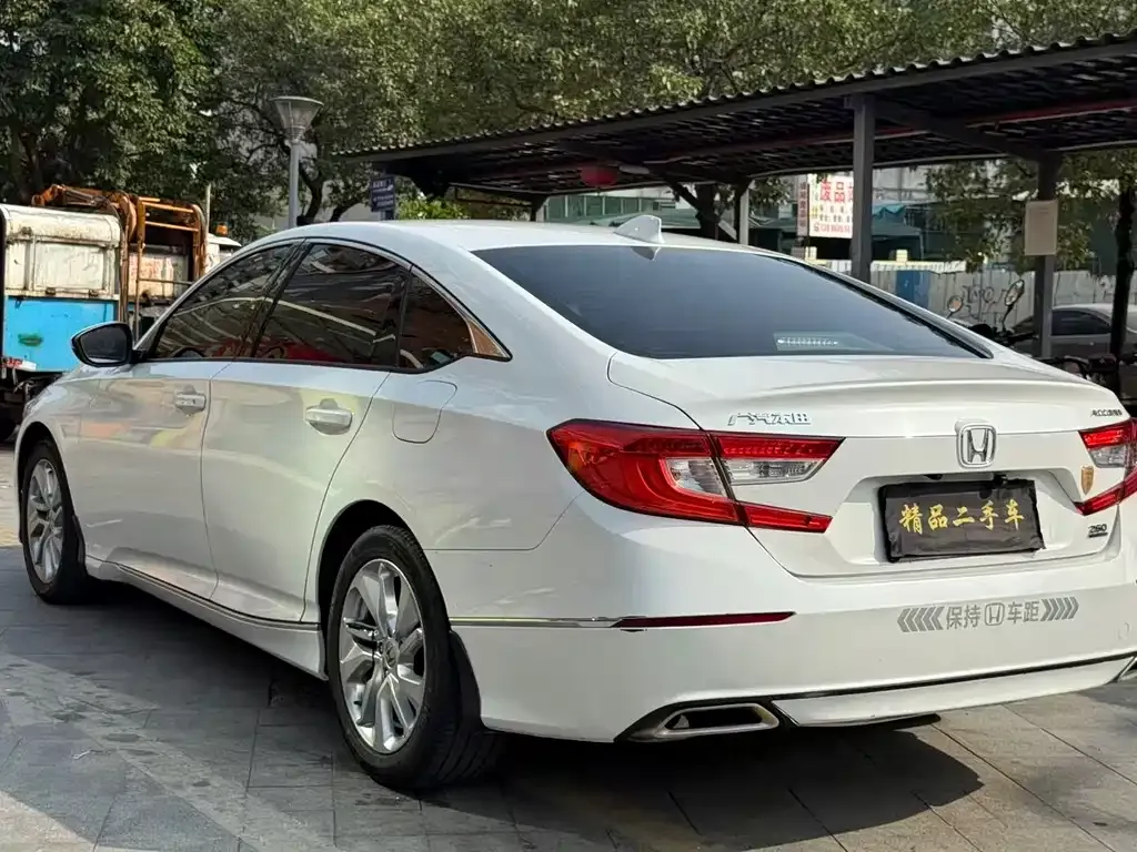 Honda Accord — фото 7