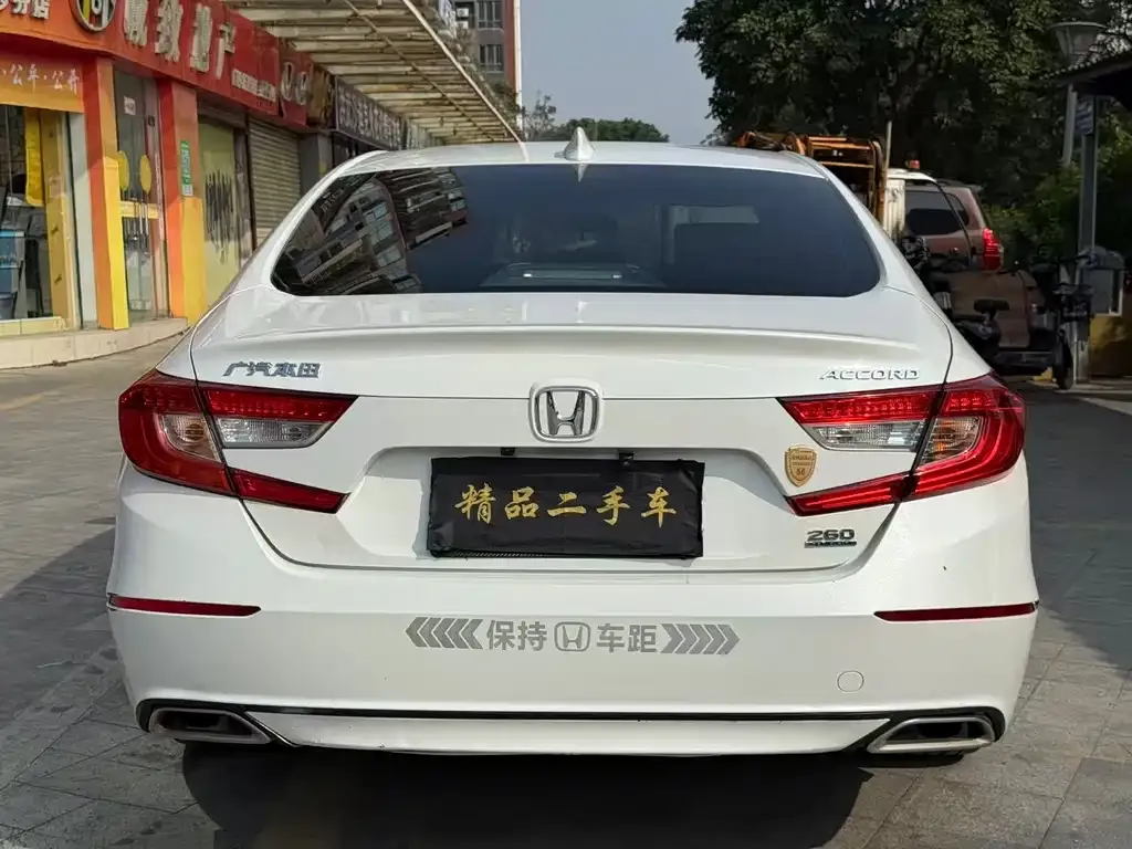 Honda Accord — фото 8