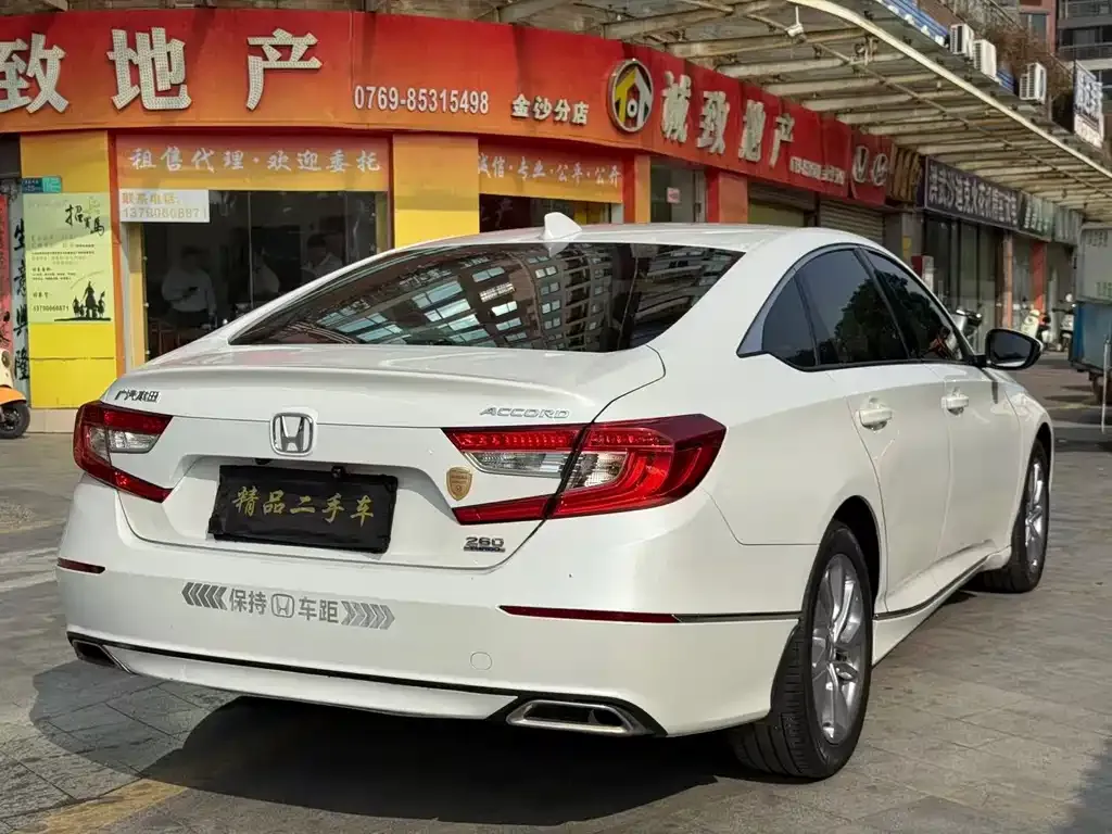 Honda Accord — фото 9