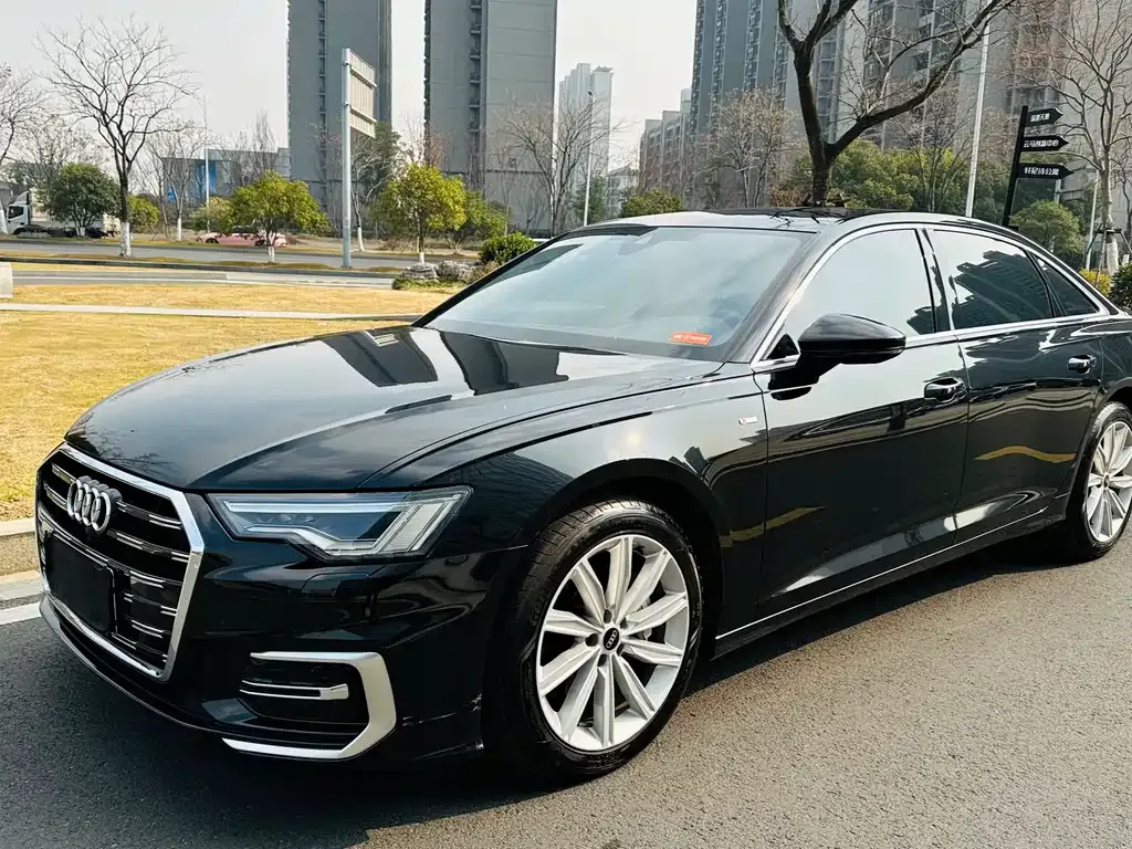 Audi A6L — фото 1