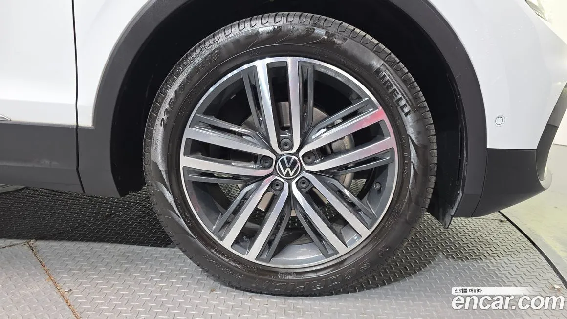 Volkswagen Tiguan — фото 10