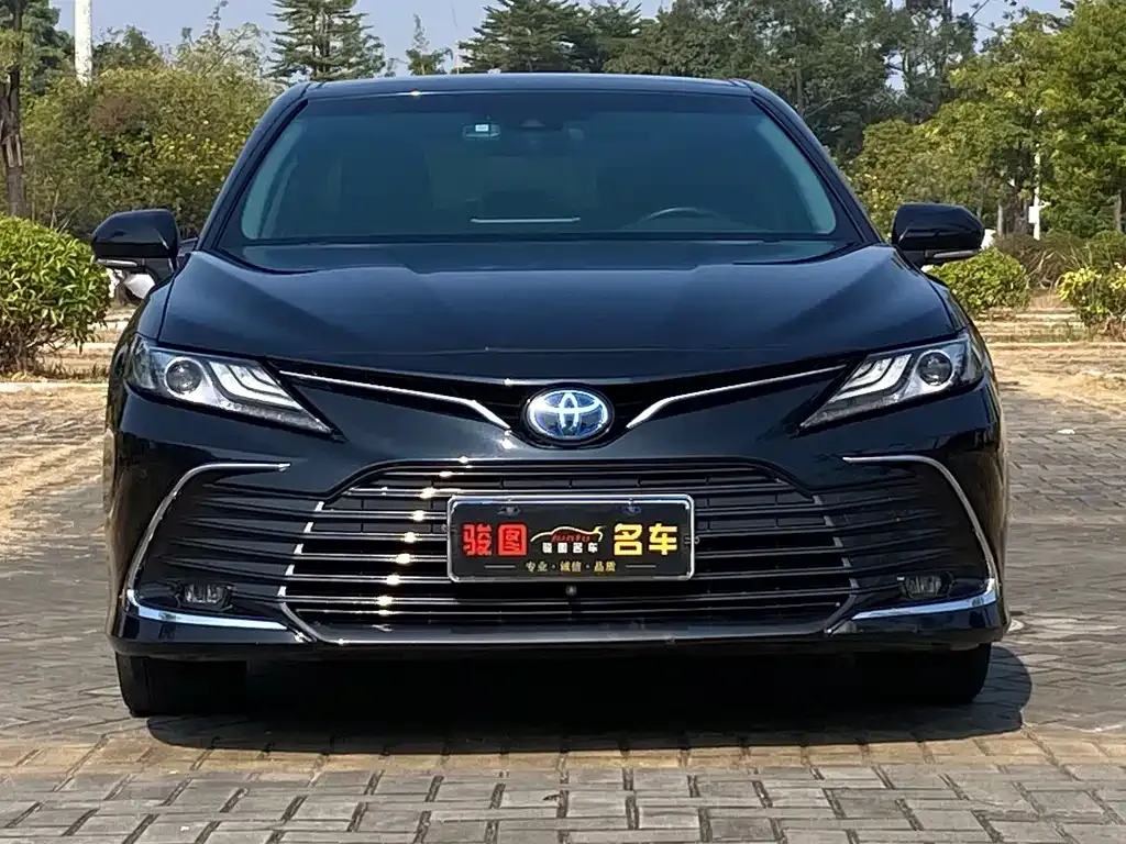 Toyota Camry — фото 2