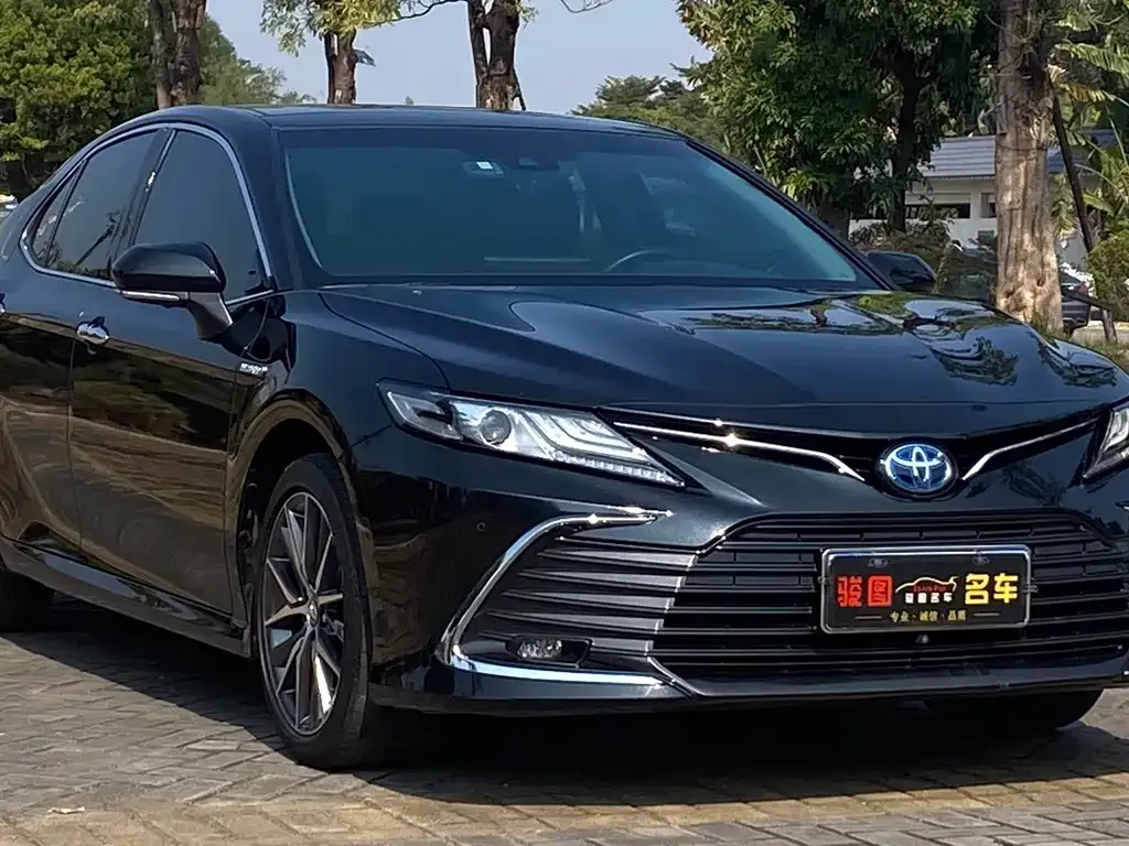 Toyota Camry — фото 3