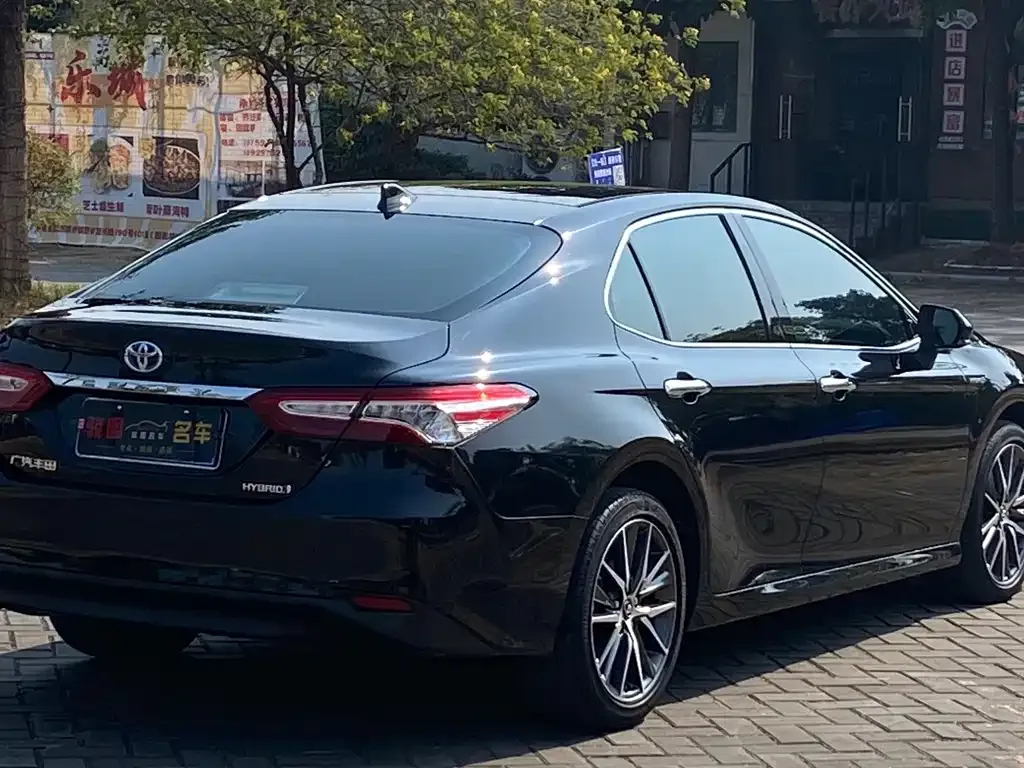 Toyota Camry — фото 4