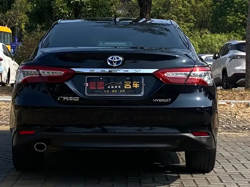 Toyota Camry — фото 5