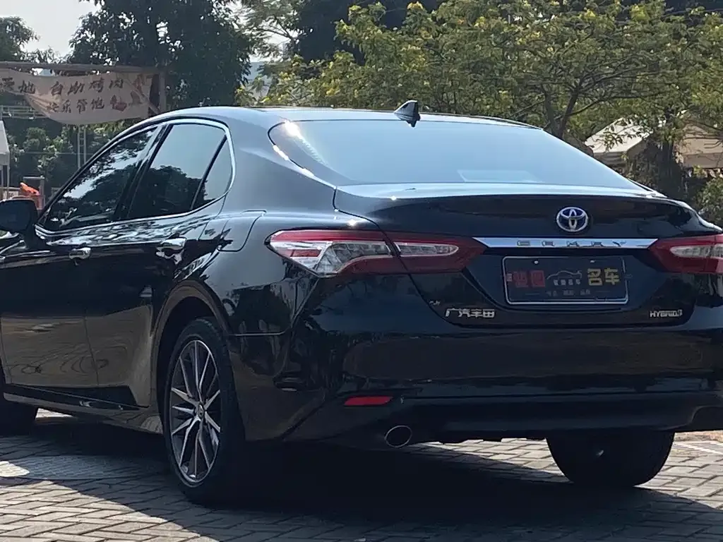 Toyota Camry — фото 6