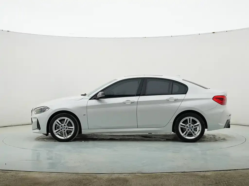 BMW 1 Series 2023 из CN, фото 3