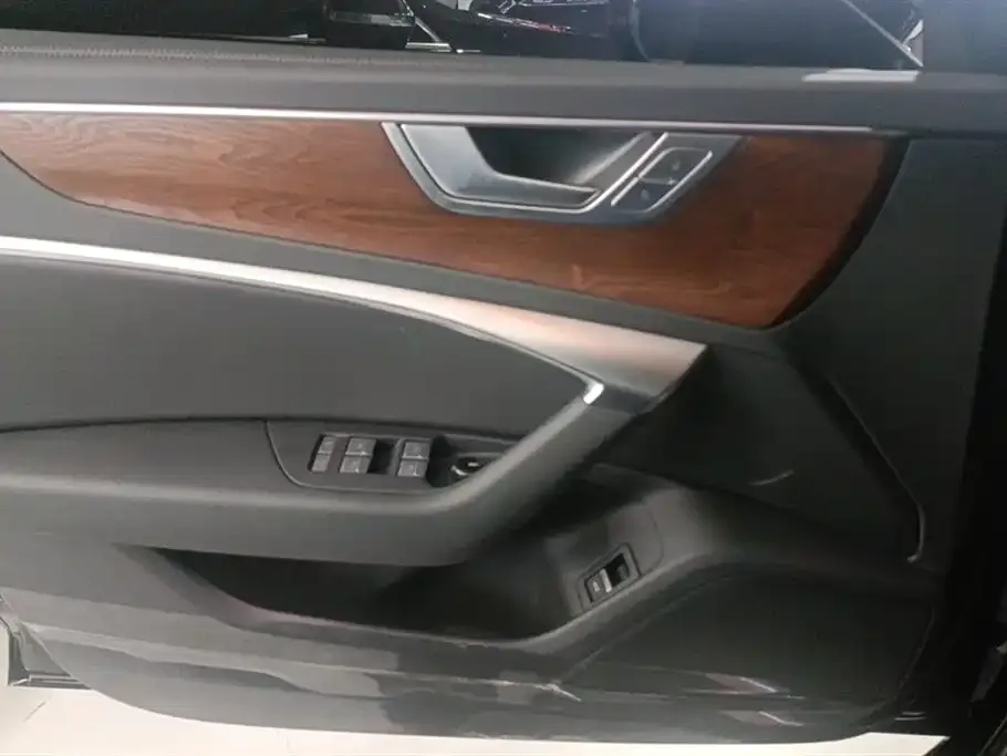 Audi A6L 2025 из CN, фото 10