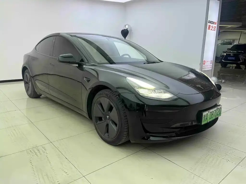 Tesla Model 3 — фото 3
