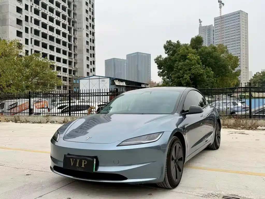 Tesla Model 3 — фото 1