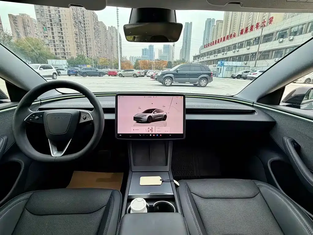 Tesla Model 3 — фото 10