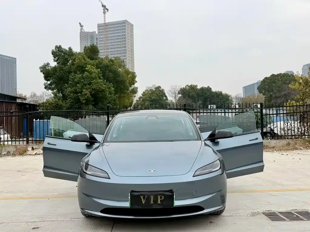Tesla Model 3 — фото 3