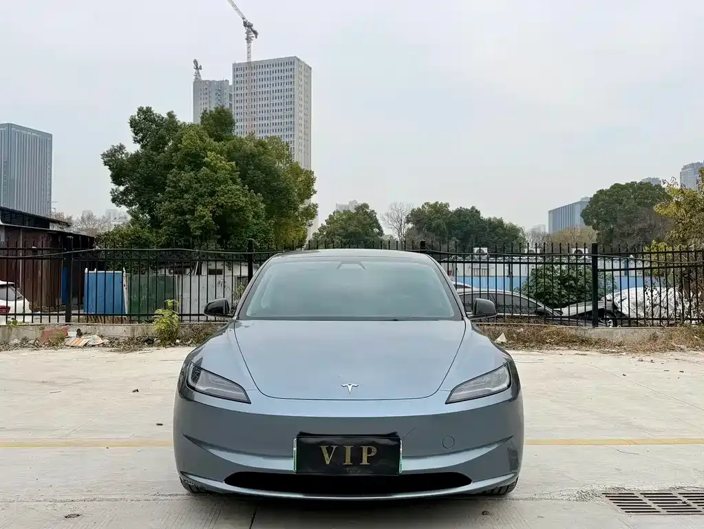Tesla Model 3 — фото 4