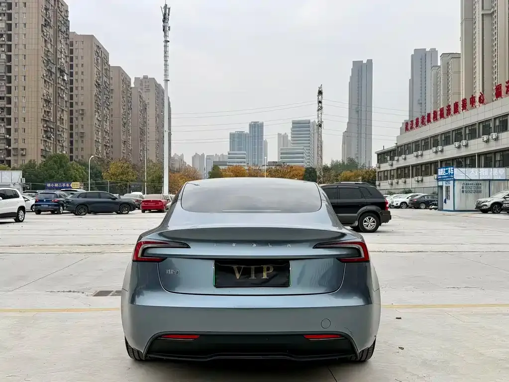 Tesla Model 3 — фото 5