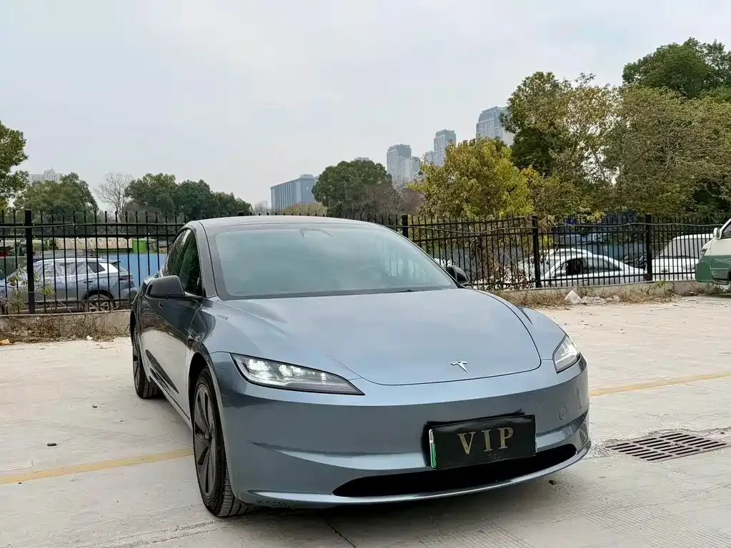 Tesla Model 3 — фото 8