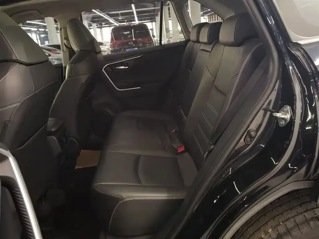 Toyota RAV4 2024 из CN, фото 8