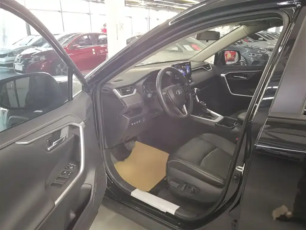 Toyota RAV4 2024 из CN, фото 9