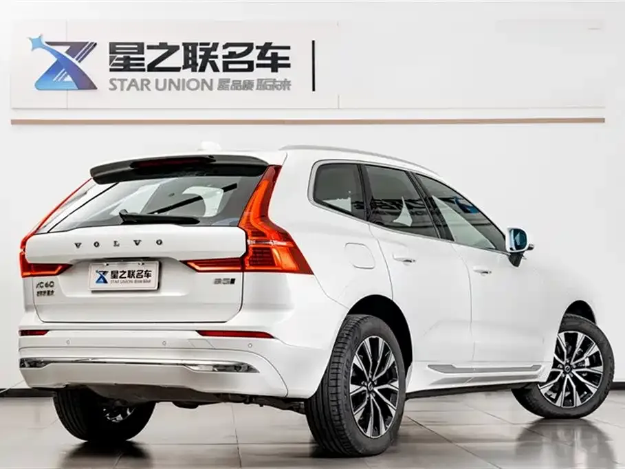 Volvo XC60 — фото 10