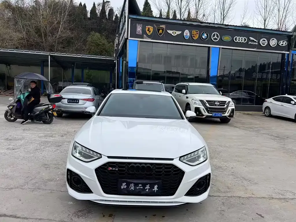 Audi A4L 2021 из CN, фото 1