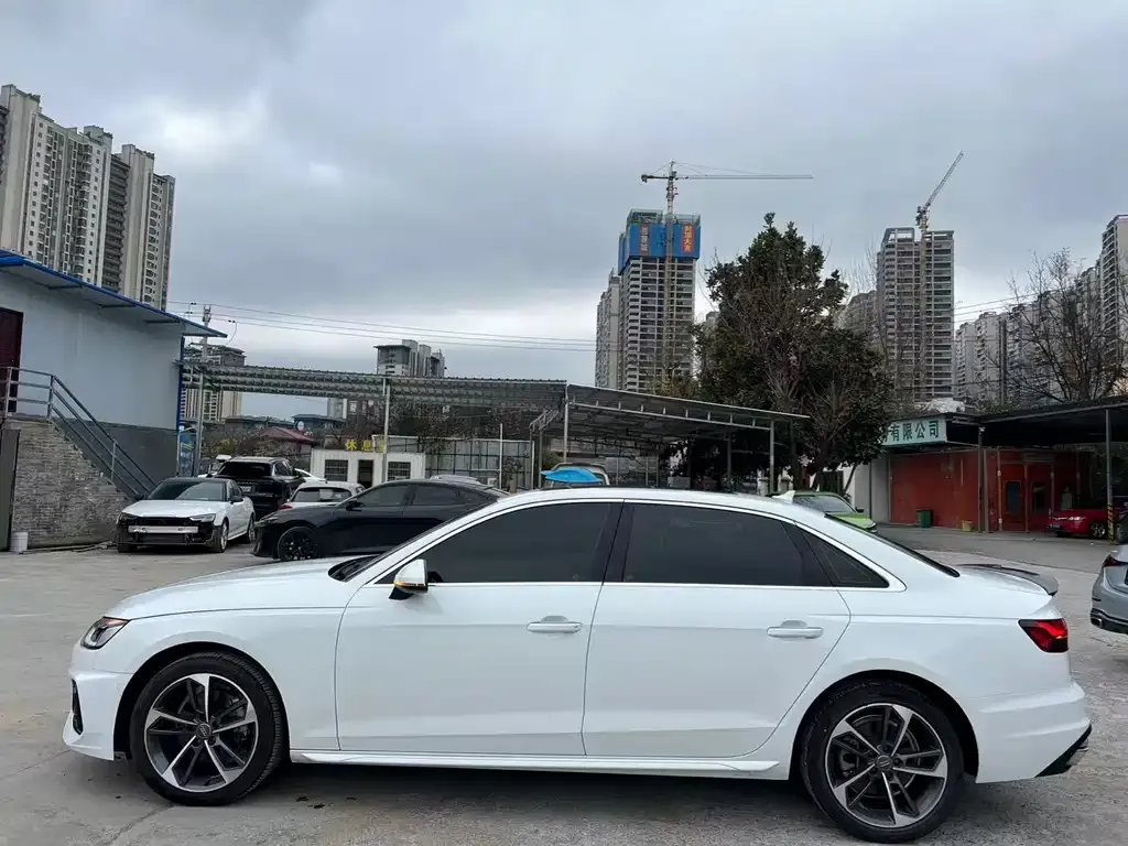 Audi A4L 2021 из CN, фото 3