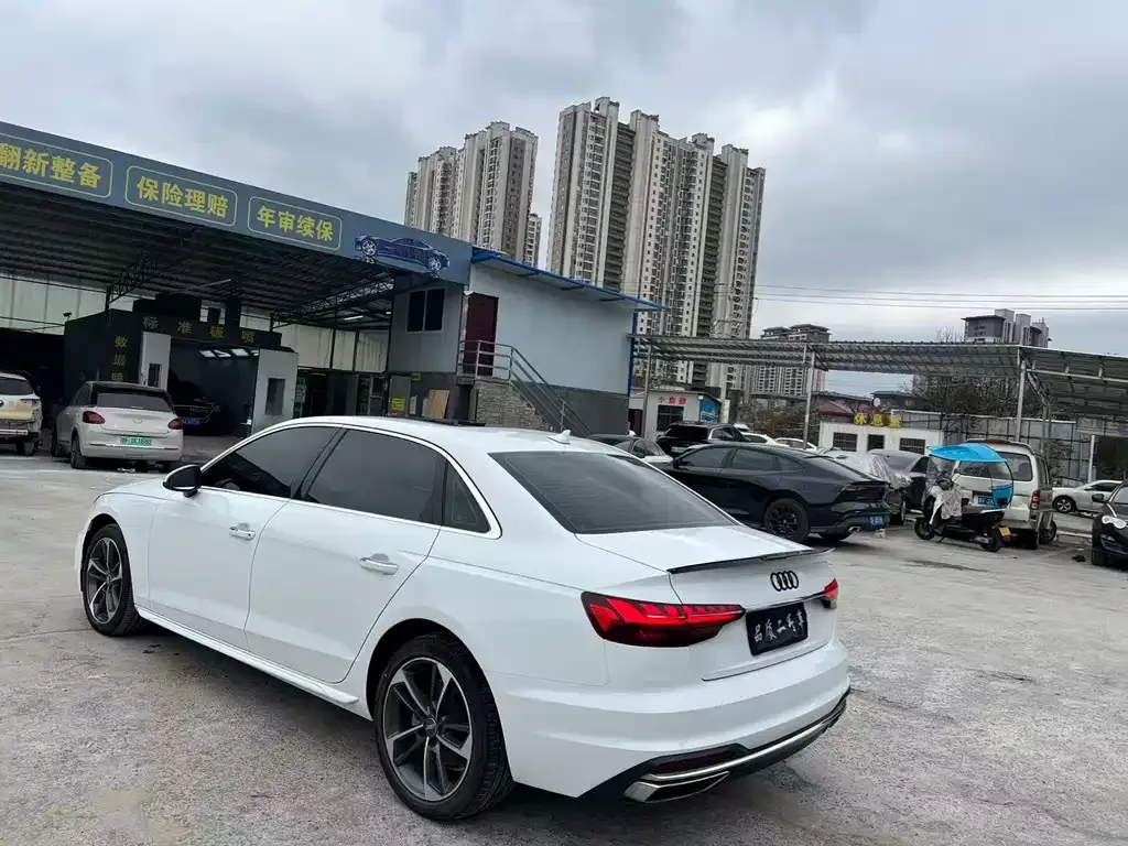 Audi A4L 2021 из CN, фото 4