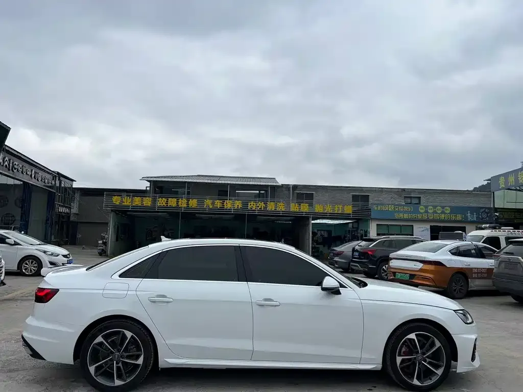 Audi A4L 2021 из CN, фото 9