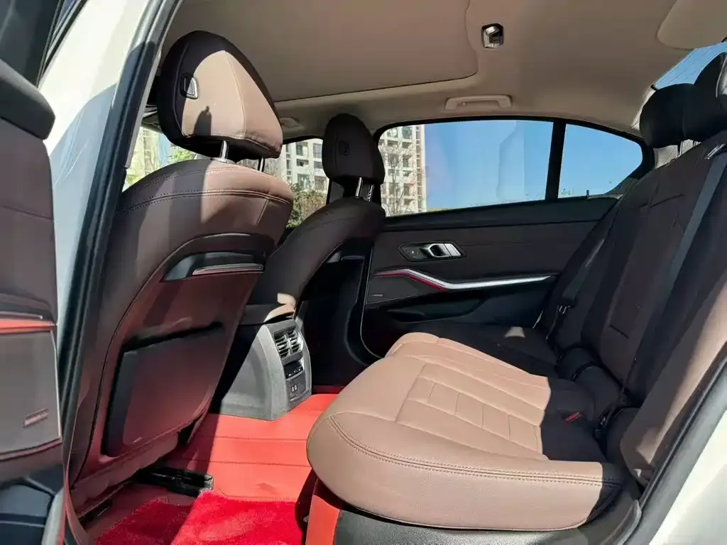 BMW 3 Series 2021 из CN, фото 2