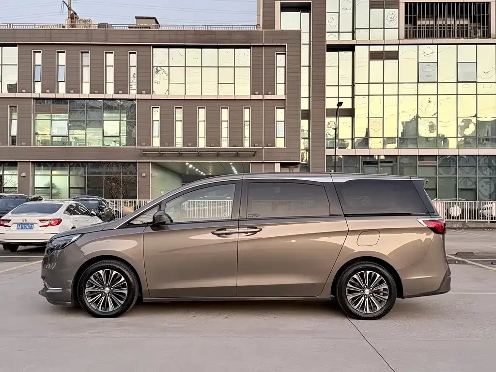 Buick GL8 2021 из CN, фото 9