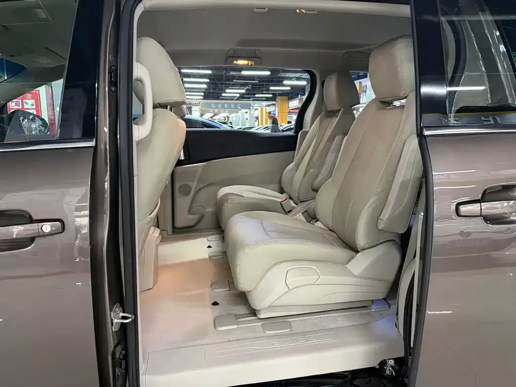 Buick GL8 2023 из CN, фото 2