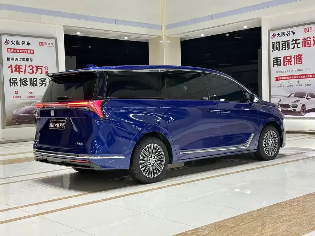 Buick GL8 Hybrid — фото 10