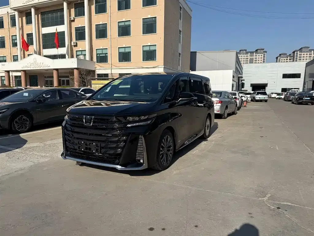 Toyota Vellfire — фото 1