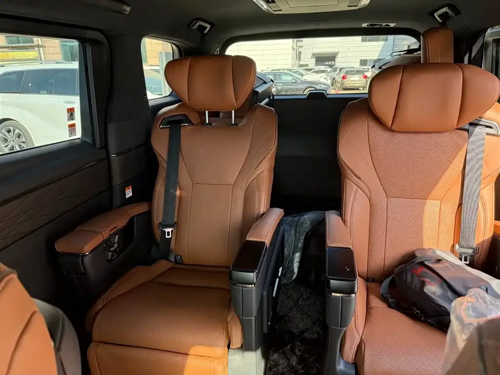 Toyota Vellfire — фото 10