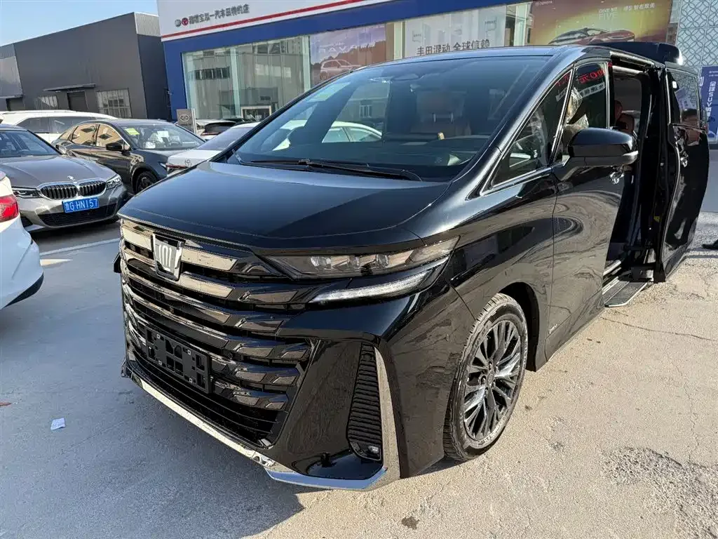 Toyota Vellfire — фото 8