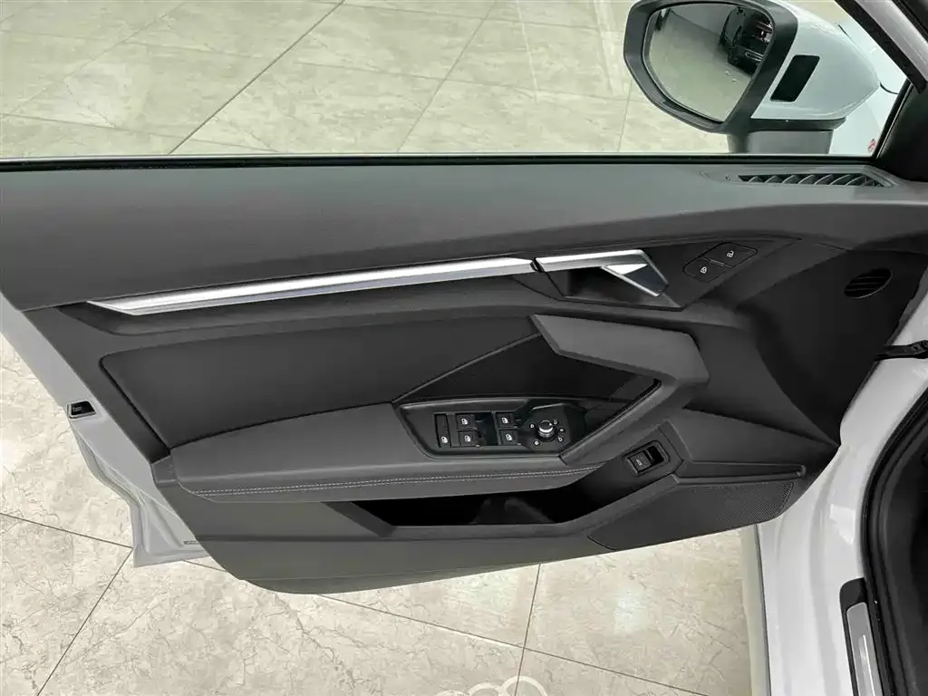 Audi A3 2023 из CN, фото 4