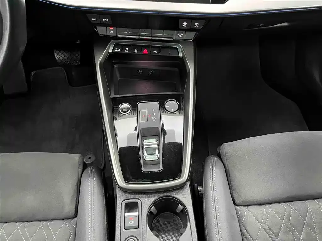 Audi A3 2023 из CN, фото 3