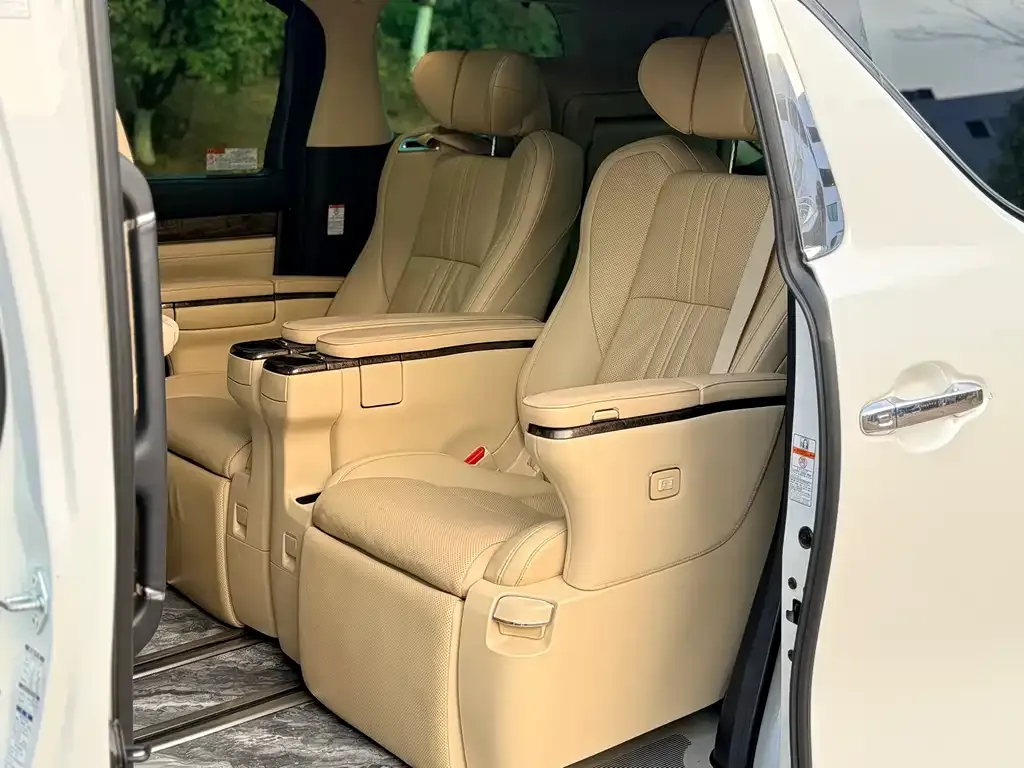 Toyota Alphard 2022 из CN, фото 3