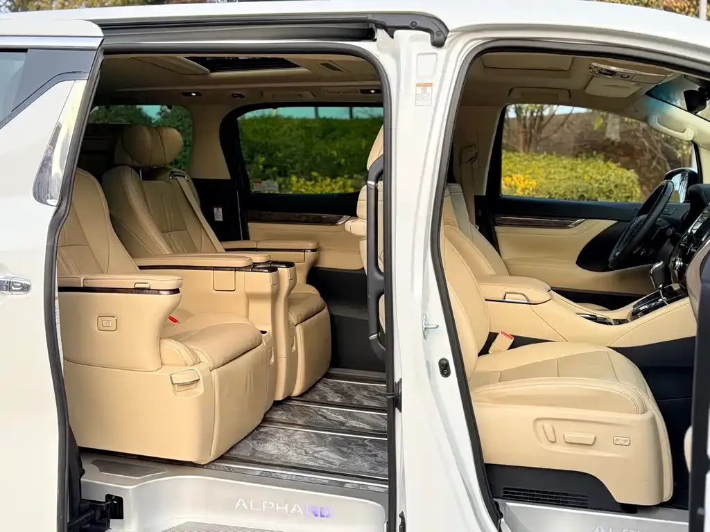 Toyota Alphard 2022 из CN, фото 7