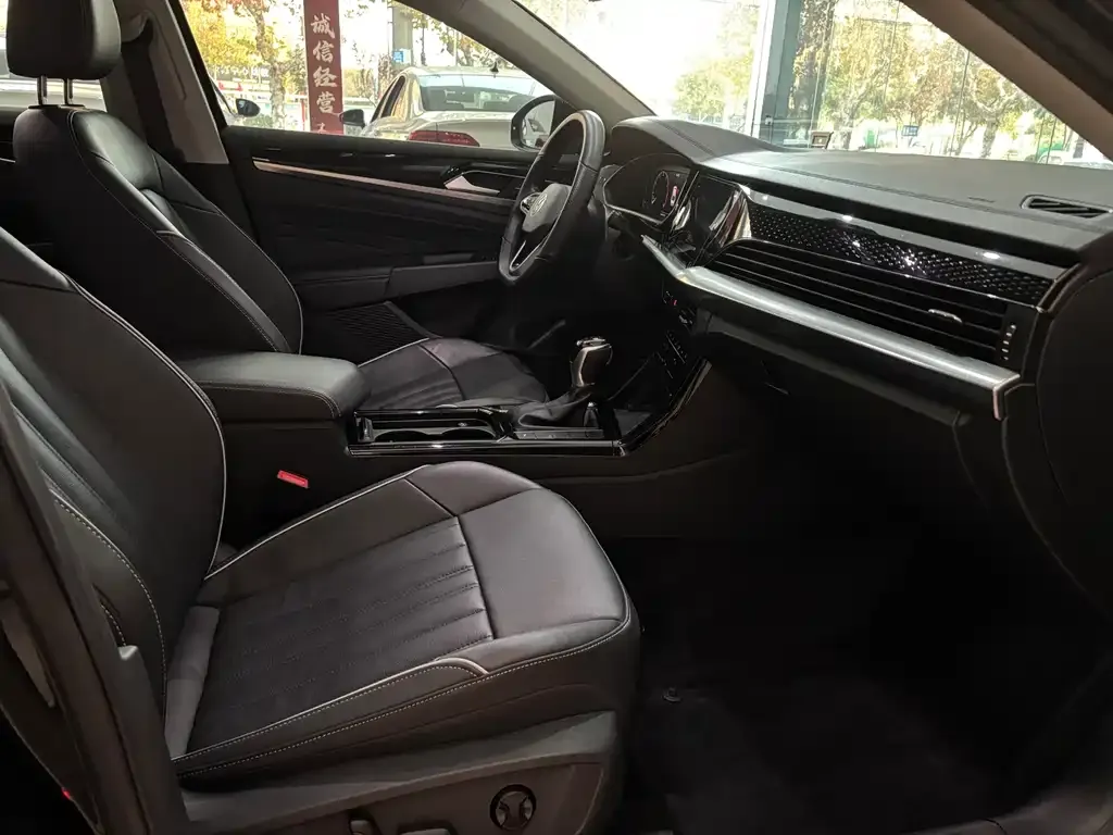 Volkswagen Passat 2022 из CN, фото 10