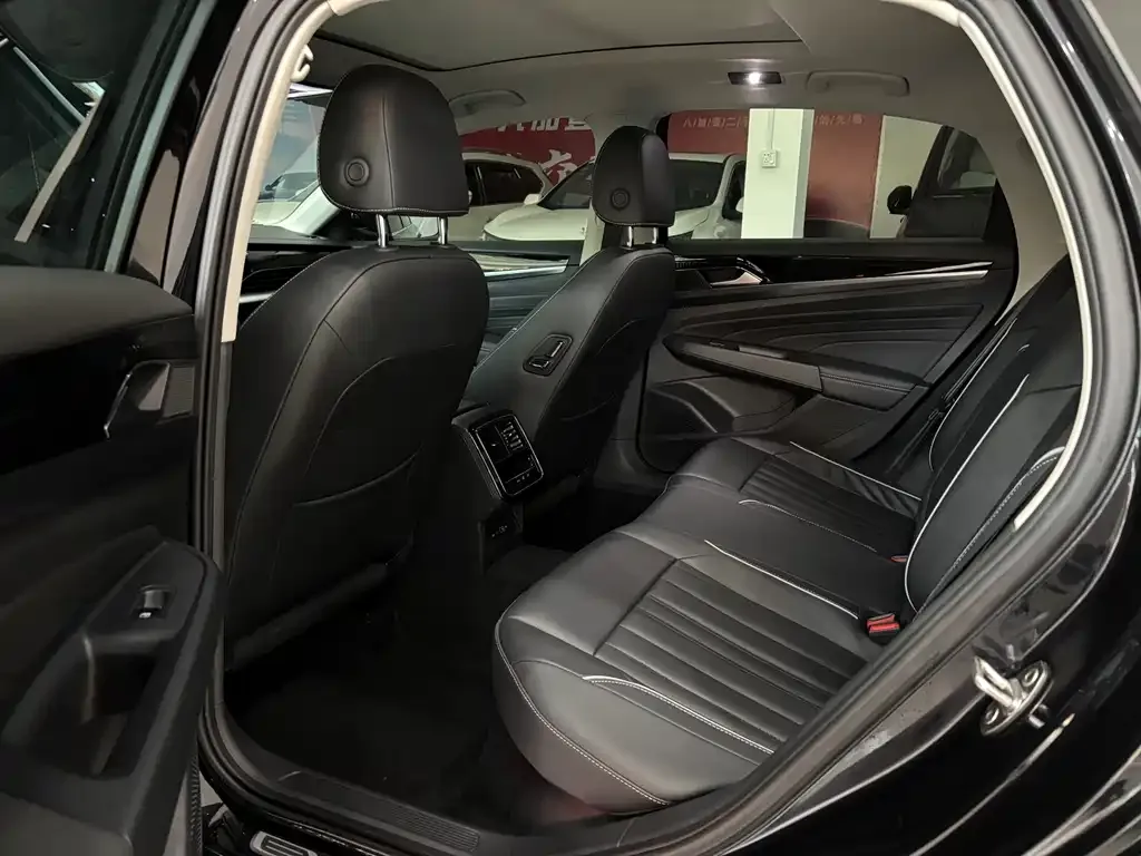 Volkswagen Passat 2022 из CN, фото 7