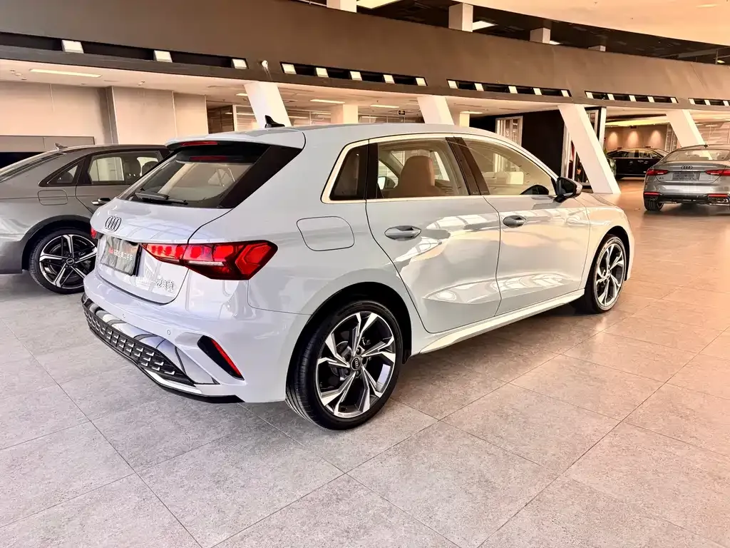 Audi A3 2024 из CN, фото 10