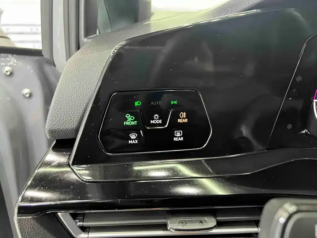 Volkswagen Golf 2023 из CN, фото 9