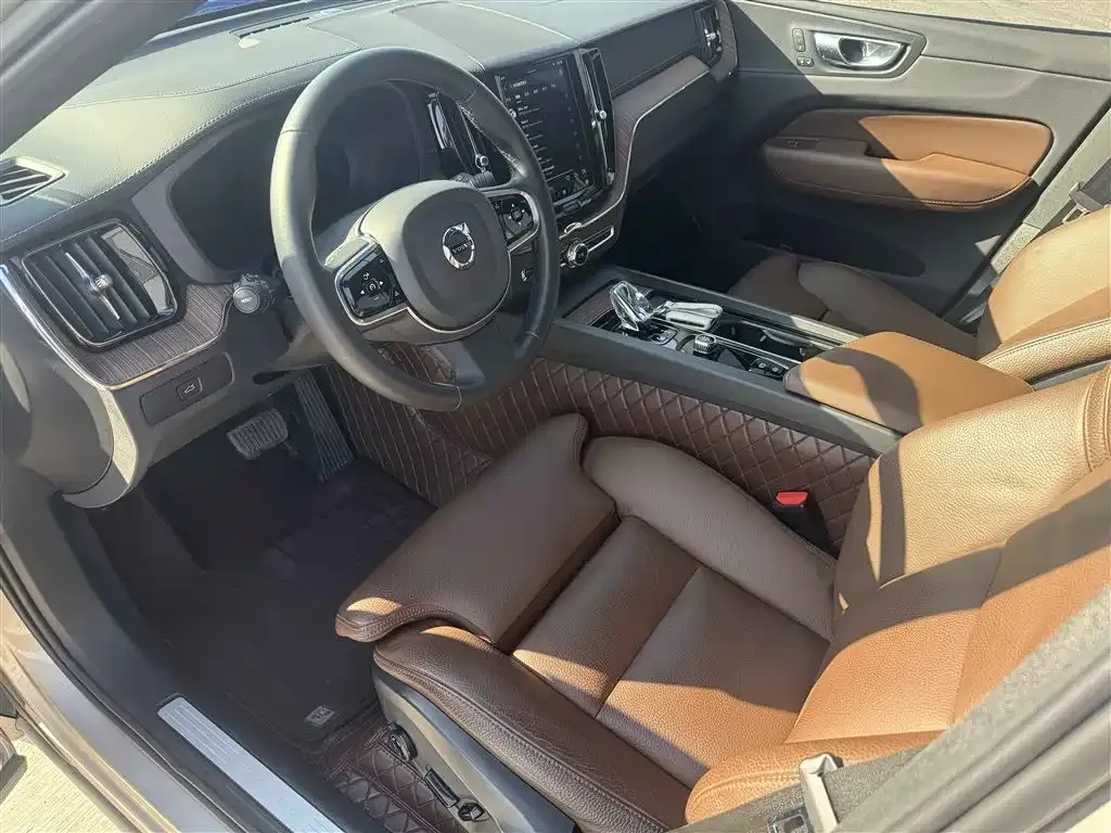 Volvo XC60 2023 из CN, фото 9