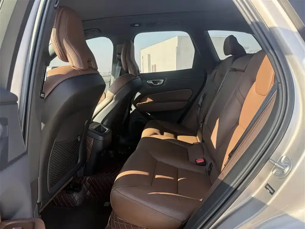 Volvo XC60 2023 из CN, фото 3