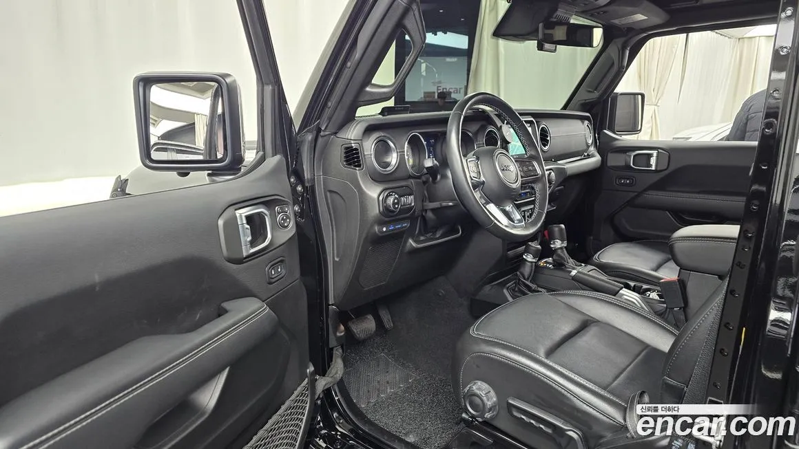 Jeep Wrangler — фото 8