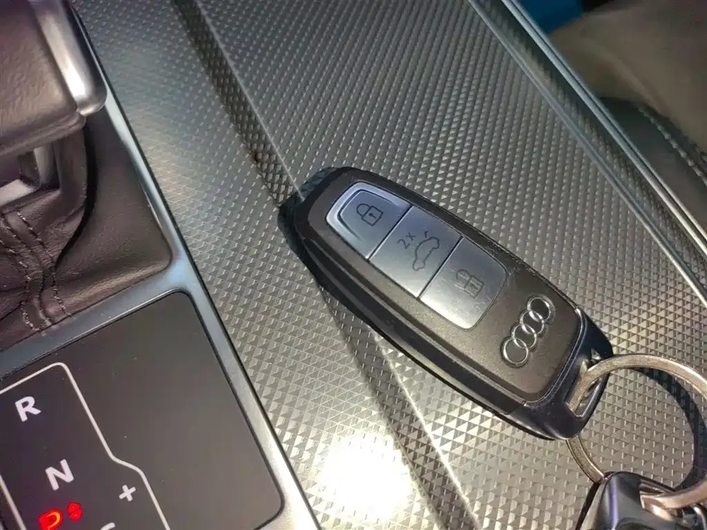 Audi A6L 2023 из CN, фото 4