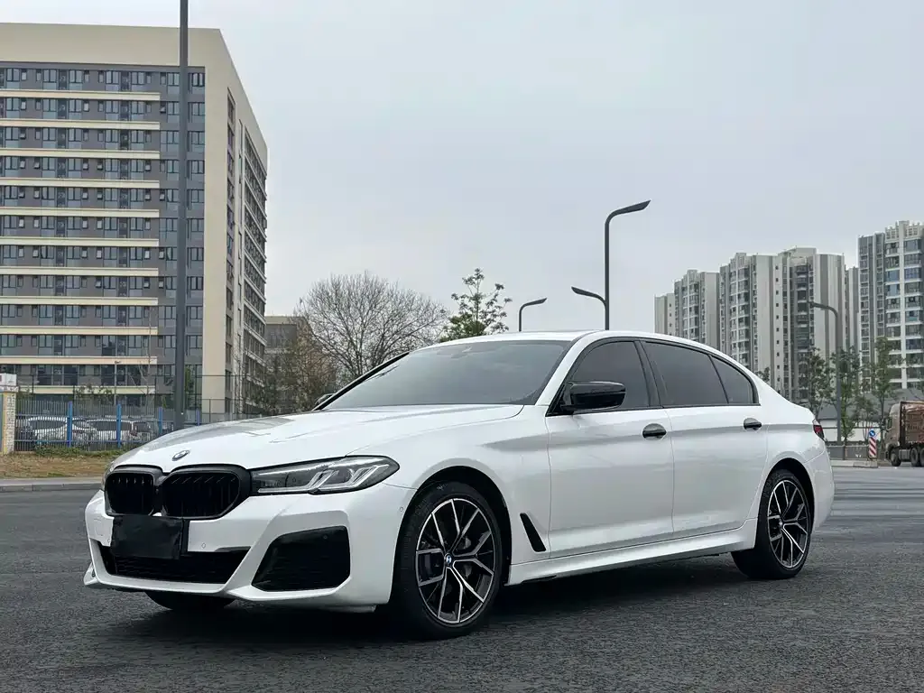 BMW 5 Series — фото 1