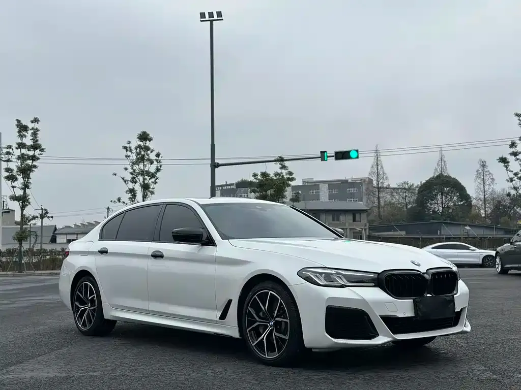 BMW 5 Series — фото 9