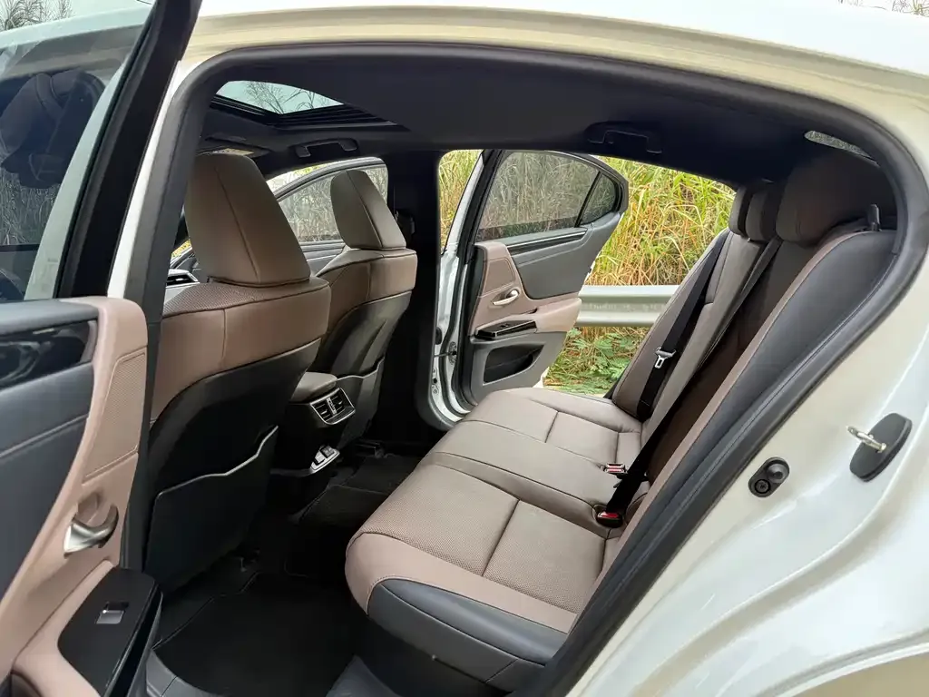 Lexus ES 2024 из CN, фото 6