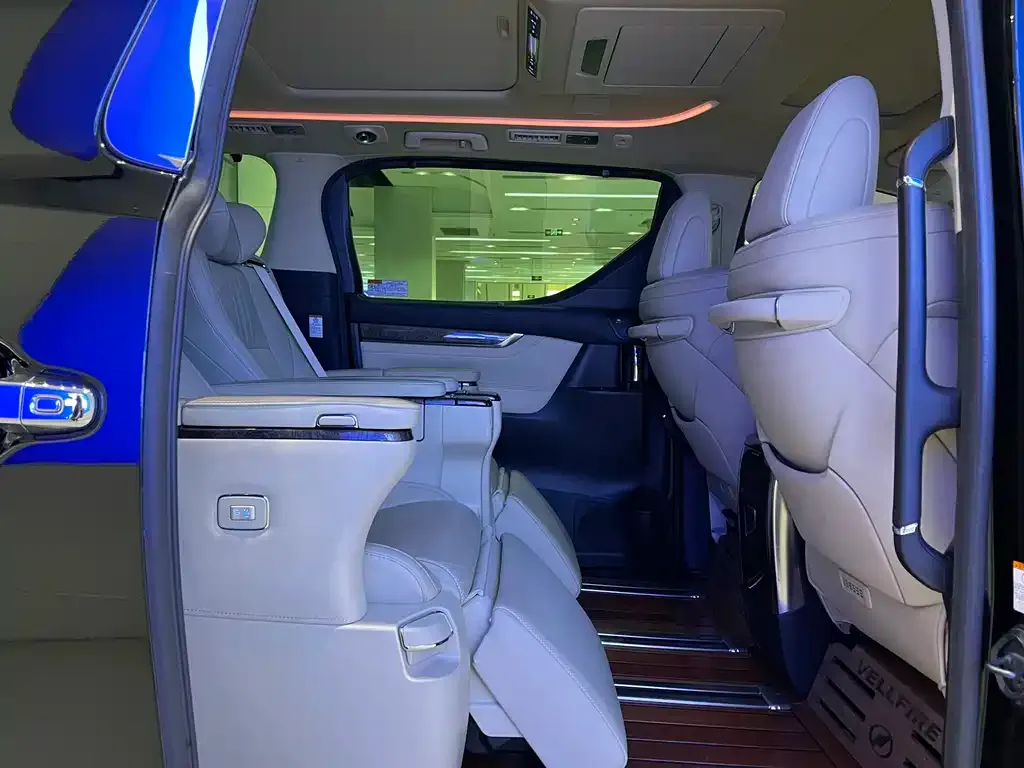 Toyota Vellfire 2022 из CN, фото 2