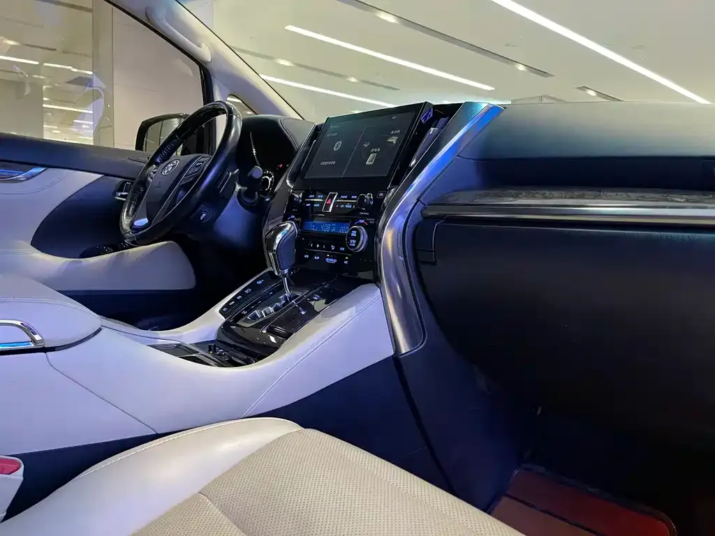 Toyota Vellfire 2022 из CN, фото 4